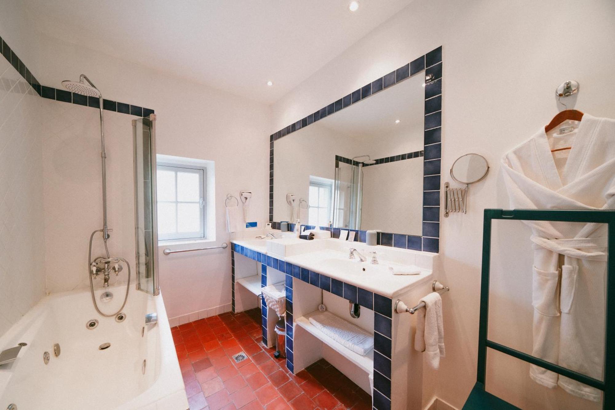Bastide Rose Hotel Le Thor Buitenkant foto